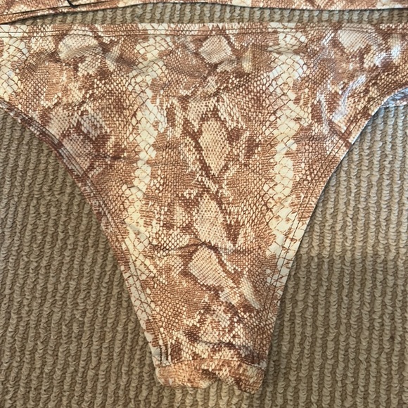 NWT VITAMIN A neutral sand snakeskin bikini size large - Picture 8 of 10